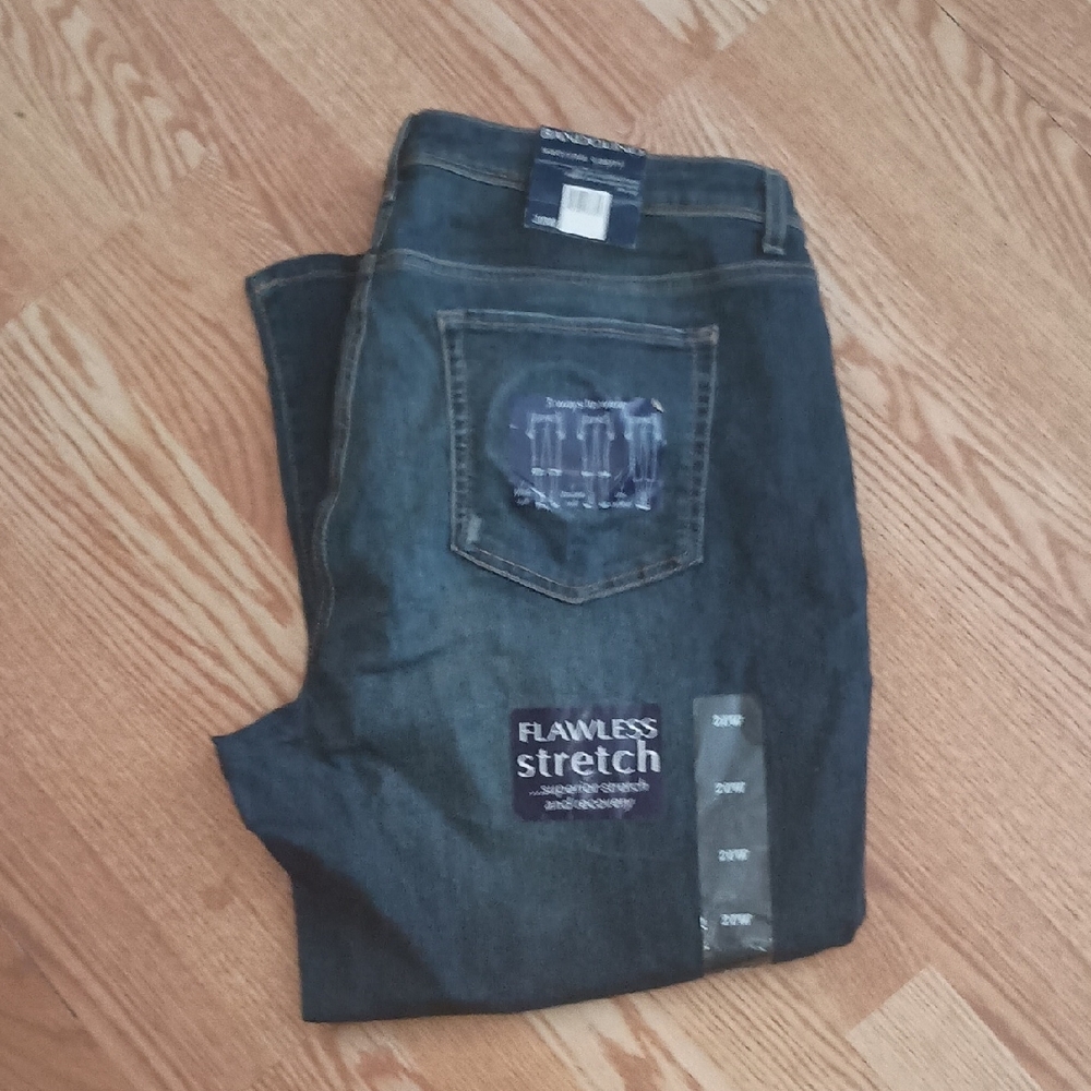 NWT Bandolino Dark Blue Relaxed Katrina Capri Jeans